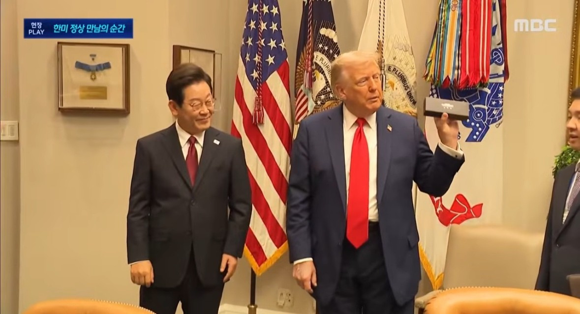 이재명 대통령 펜 트럼프 선물