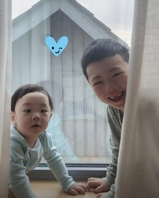 황정음 데뷔 및 활동