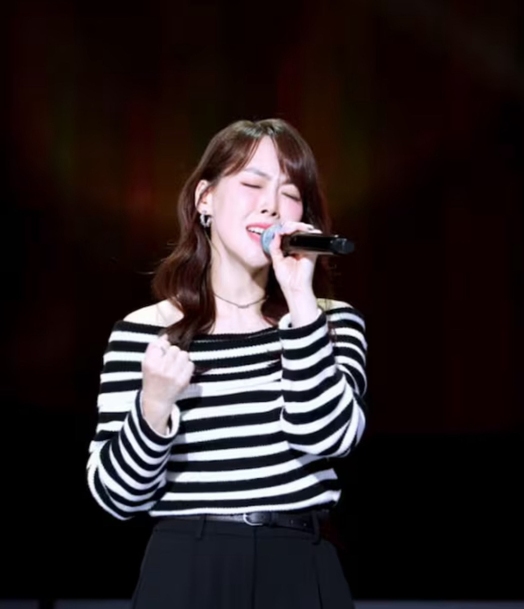 애즈원 크리스탈 귀국