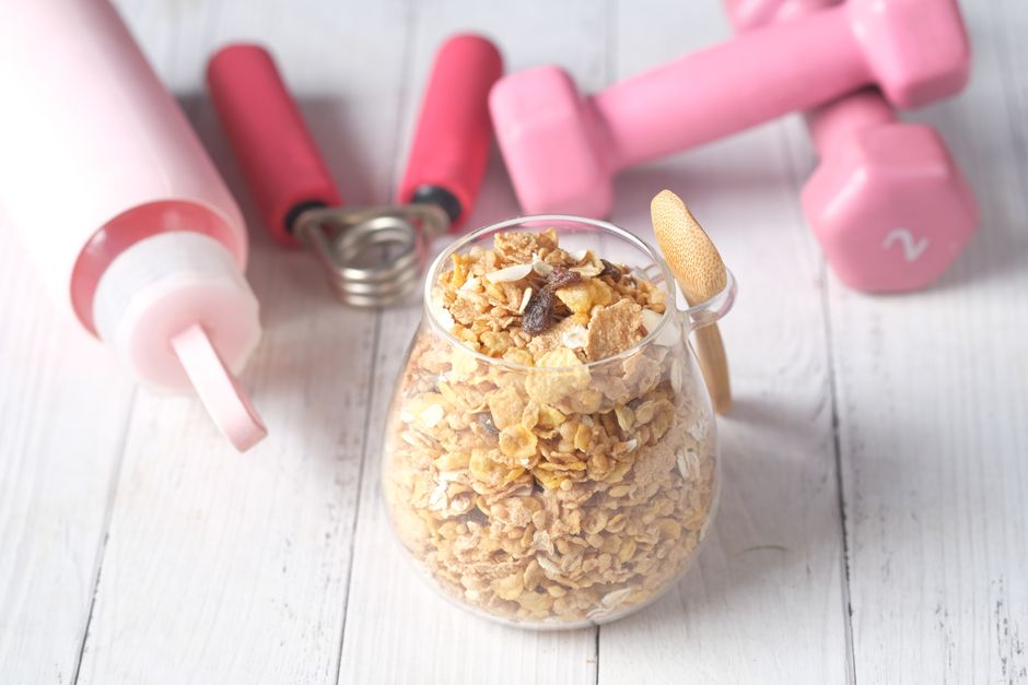 Wie man mit proteinreichen Lebensmitteln am Morgen abnimmt