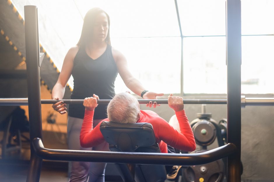 Die Bedeutung und effektive Methoden des Krafttrainings für über 60-Jährige