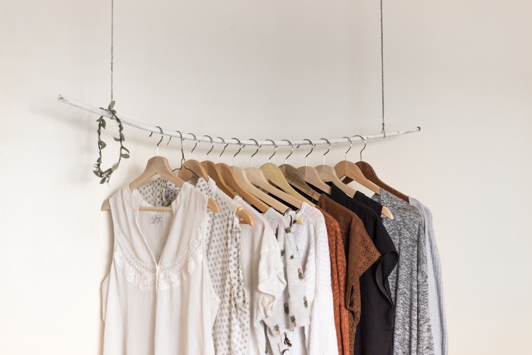 3 astuces pour éliminer les mauvaises odeurs de votre dressing en été